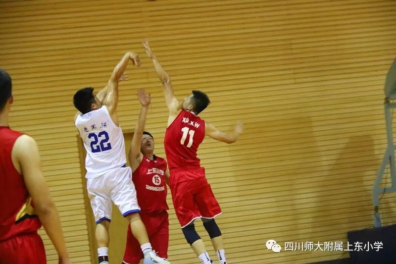 赛事战况层出不穷，战术变化令人眼花缭乱