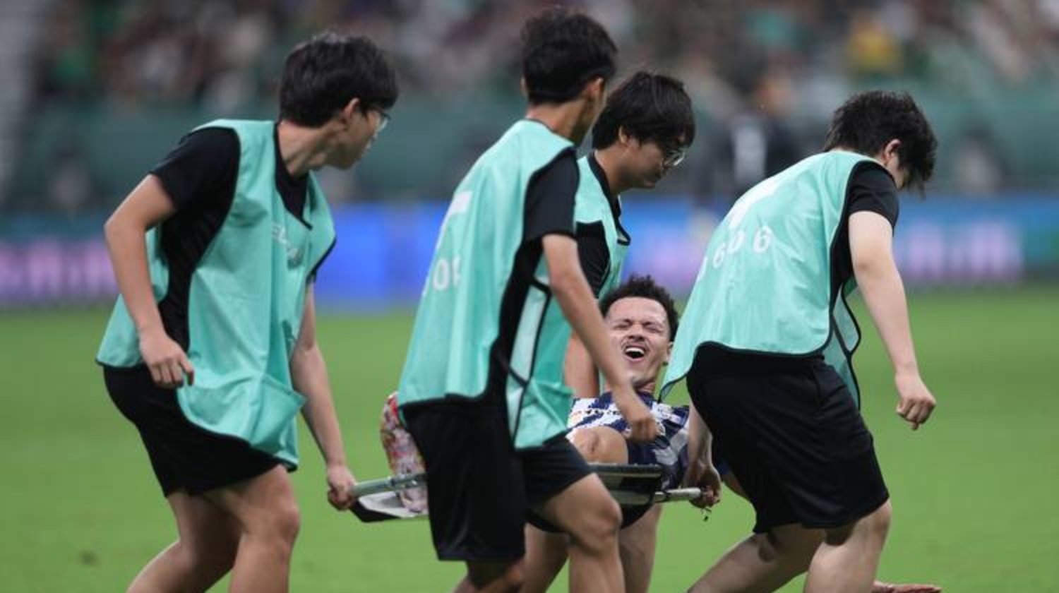 包含头号射手大放异彩，帮助球队获得关键胜利的词条