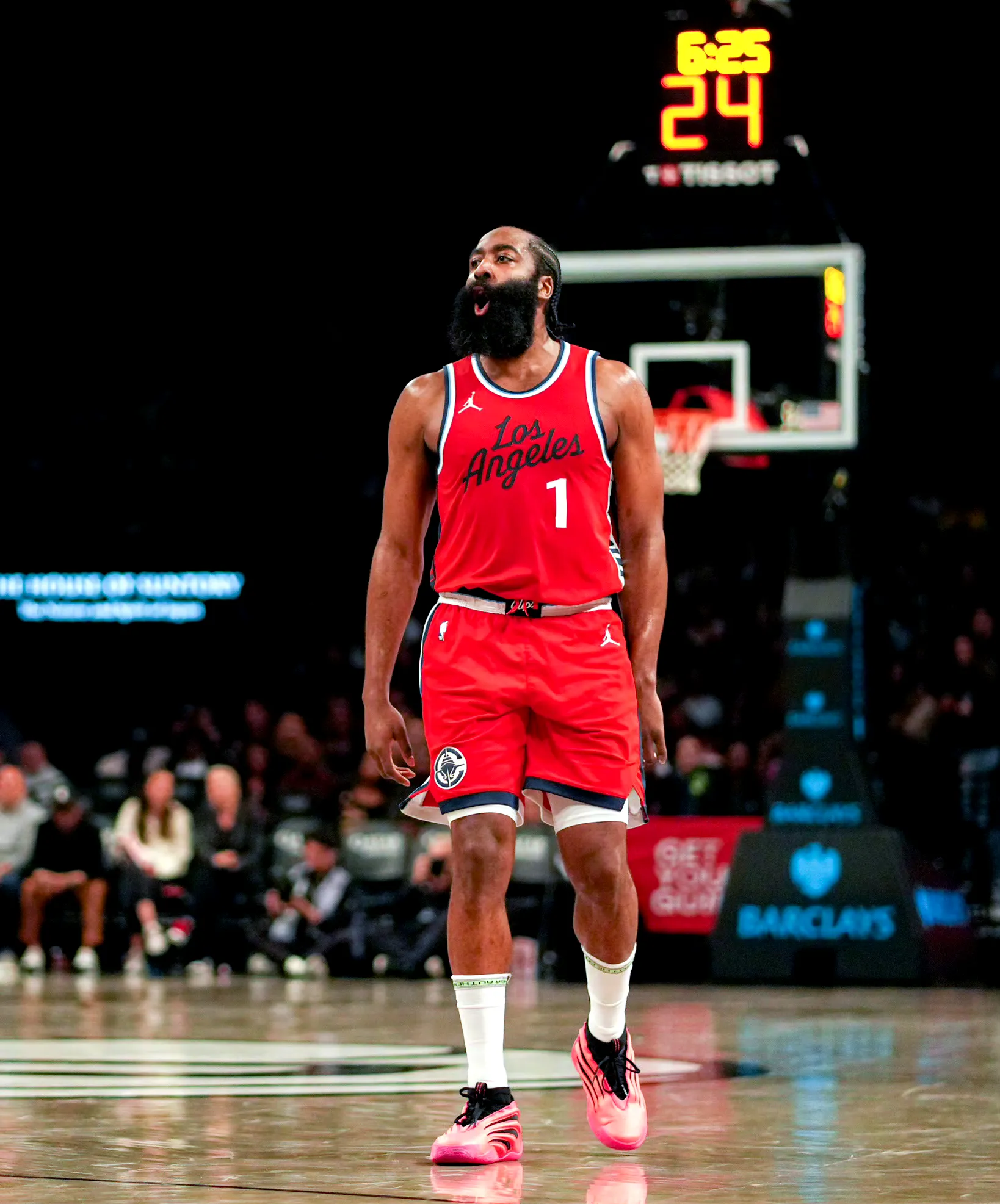 快船战胜雷霆，卫冕冠军状态回升