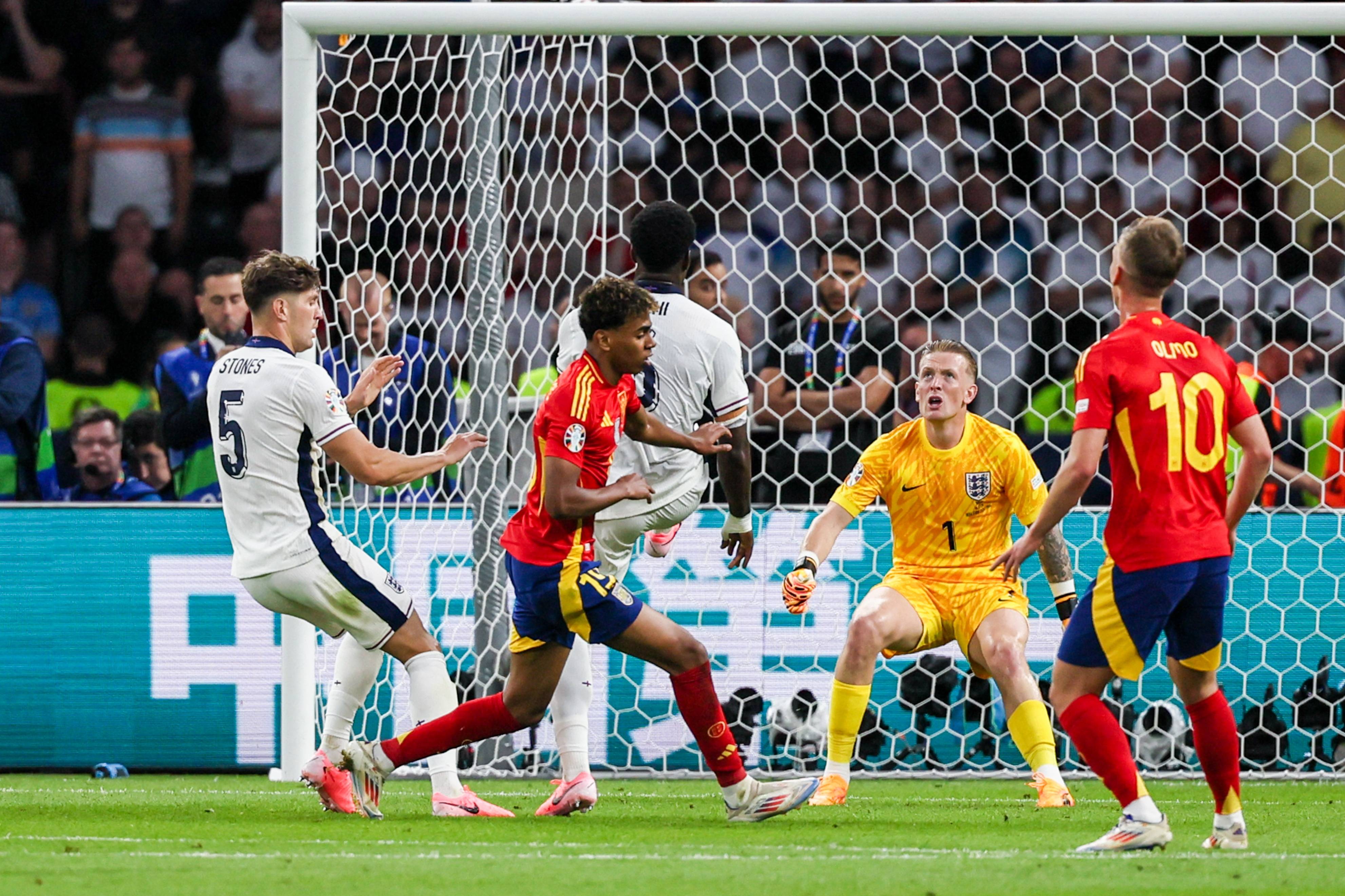 中国羽毛球队绝杀英格兰羽毛球队，安赛龙爆发神勇的简单介绍