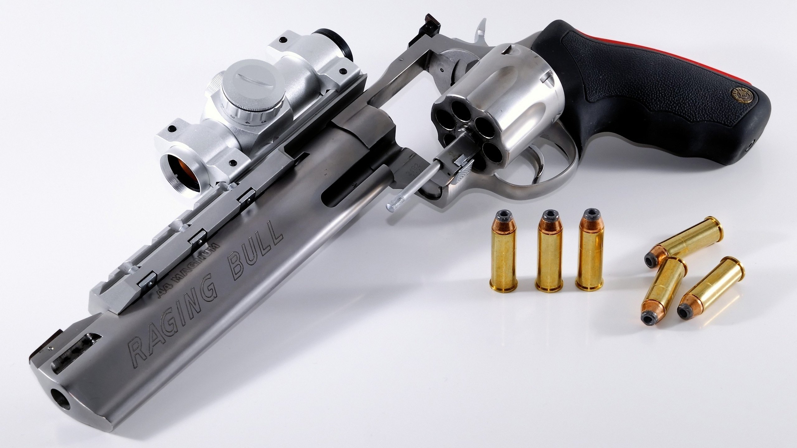 世俱杯参赛资格-绝杀烽火映照绿茵，伊萨克硬仗之王铸就传奇