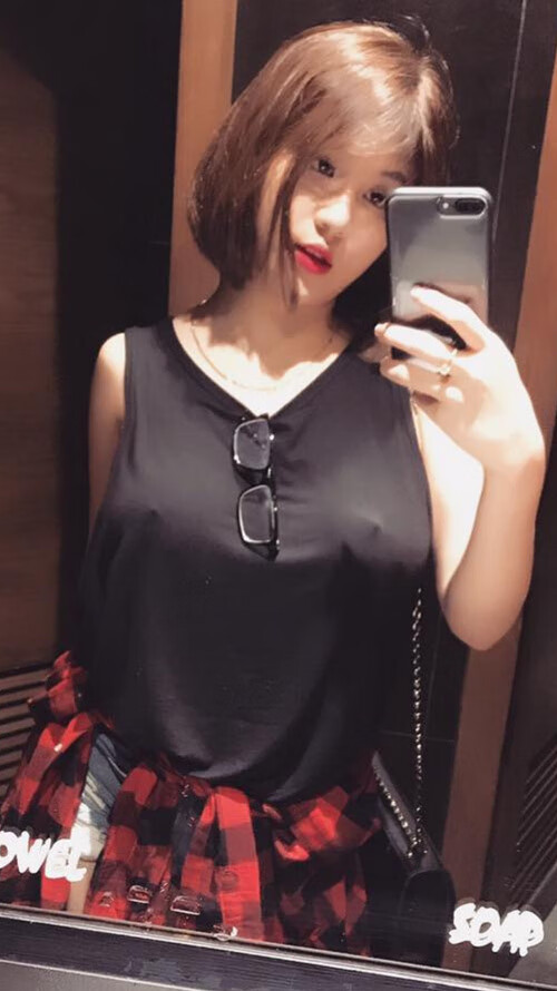 米切尔点燃赛场,76人与新疆队上演篮球盛宴